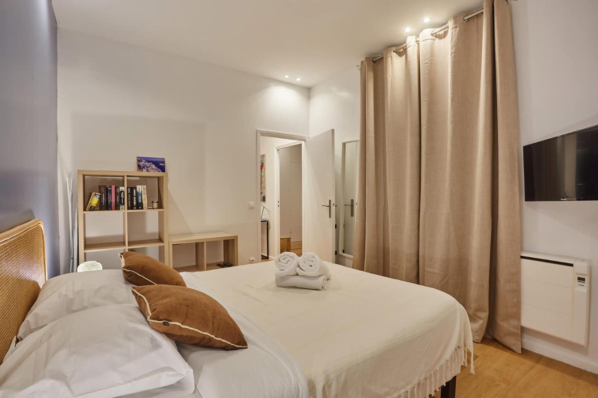 New 2 Bedrooms Center Of By Prestige Appartamento Parigi