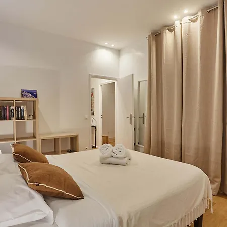 New 2 Bedrooms Center Of By Prestige Appartamento Parigi