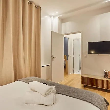 New 2 Bedrooms Center Of By Prestige Apartment Paris